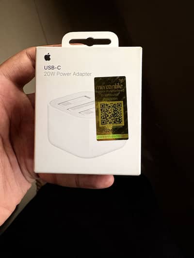 Mercantile 20-W charging adapter