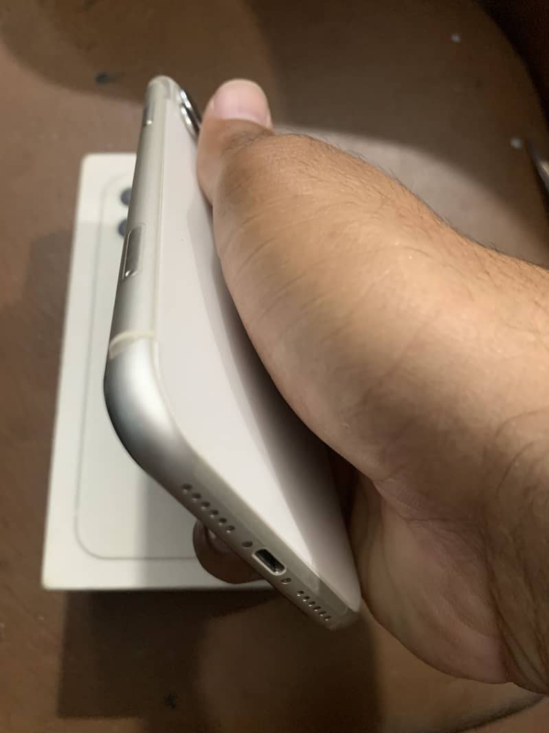 Apple iPhone 11 0