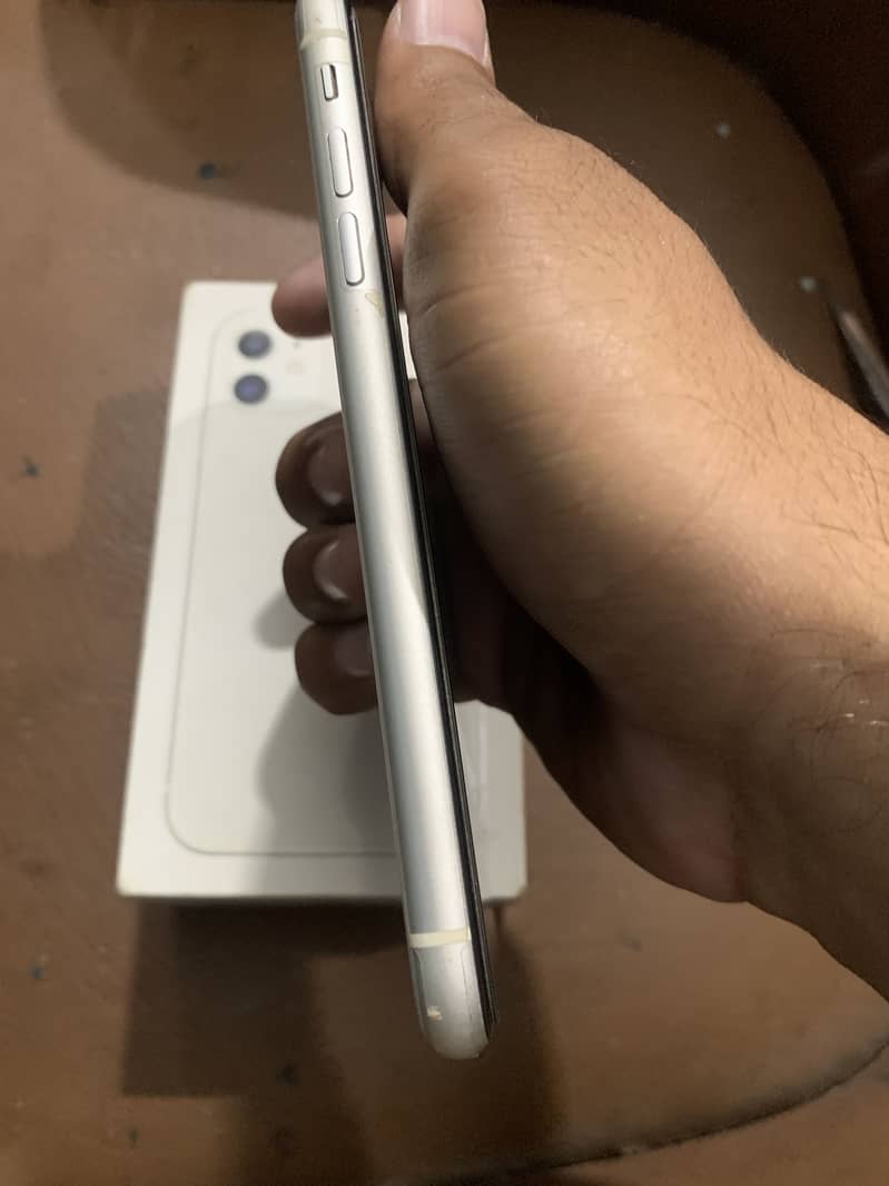 Apple iPhone 11 3