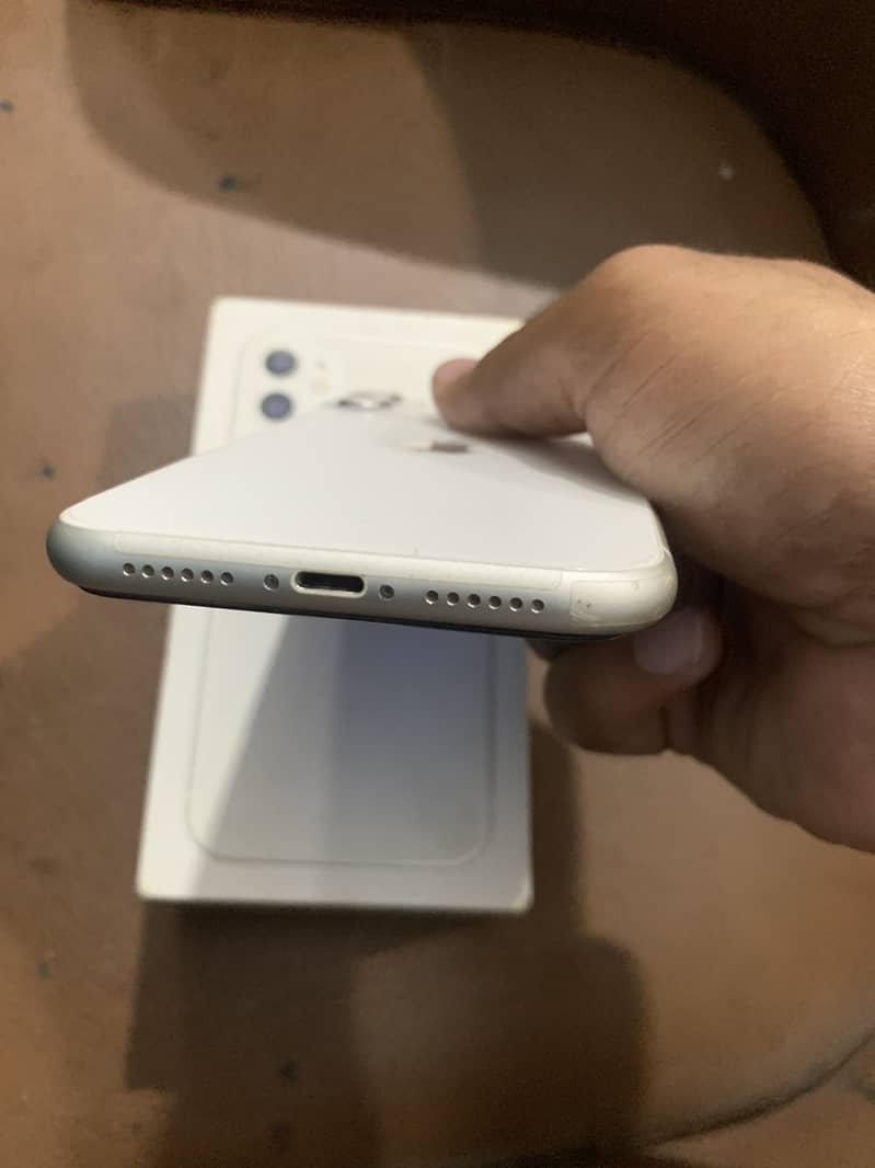 Apple iPhone 11 4