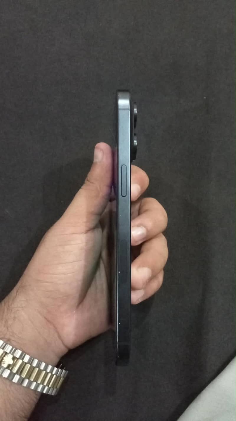 Apple iPhone 15 Pro Max 0