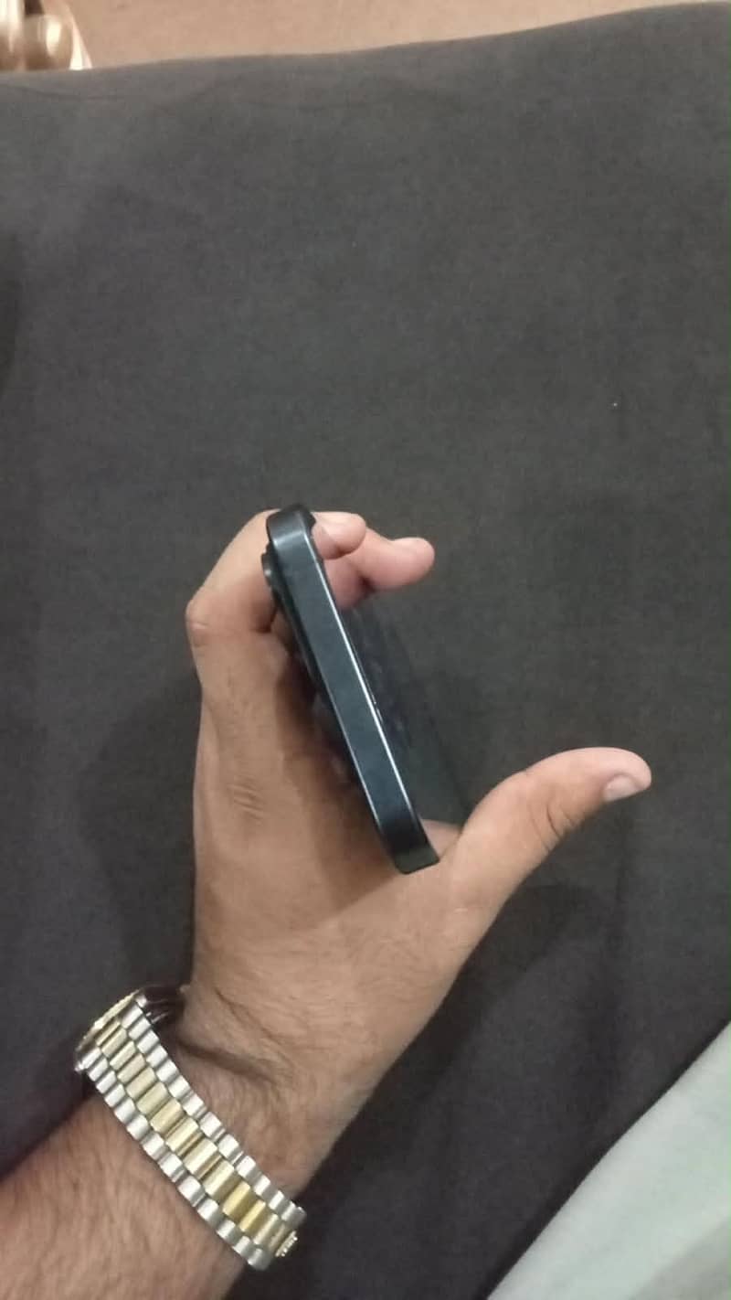 Apple iPhone 15 Pro Max 3