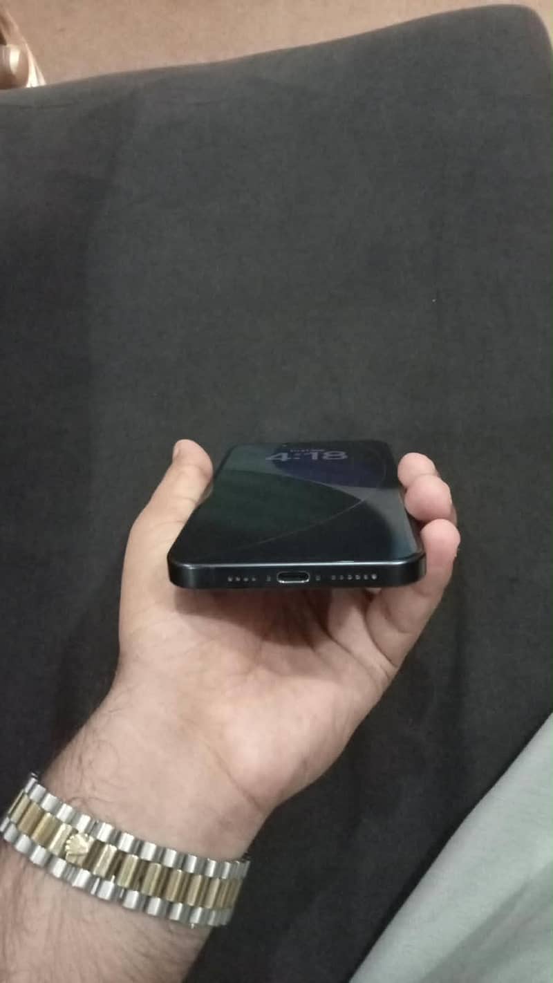 Apple iPhone 15 Pro Max 4