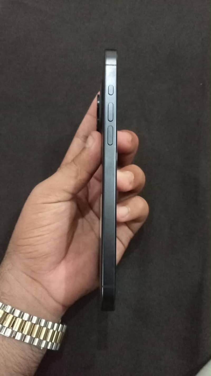 Apple iPhone 15 Pro Max 6