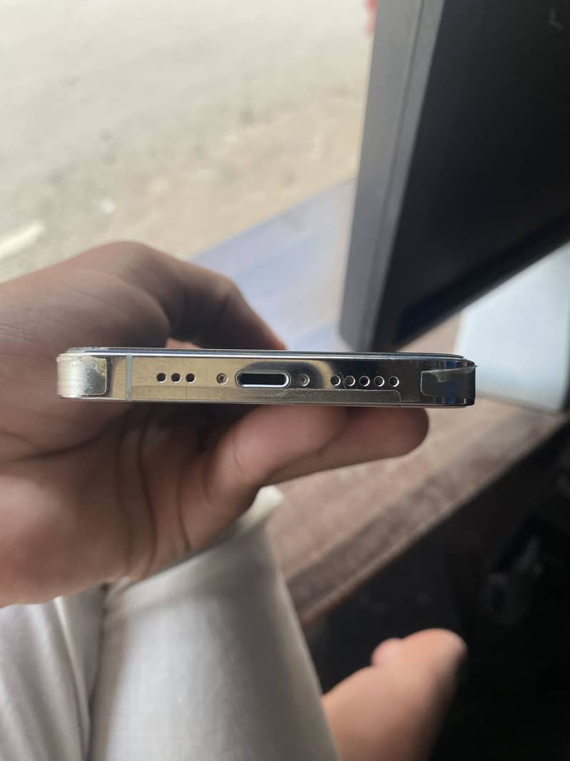 Apple iPhone 13 Pro 1