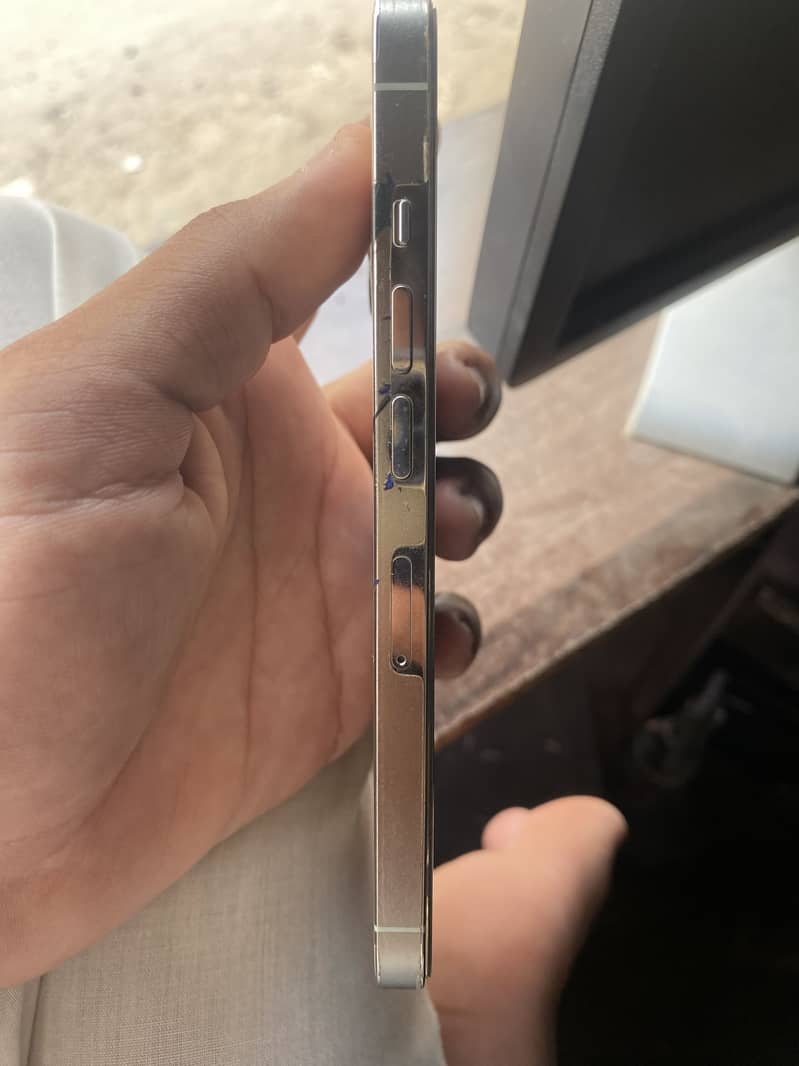 Apple iPhone 13 Pro 3