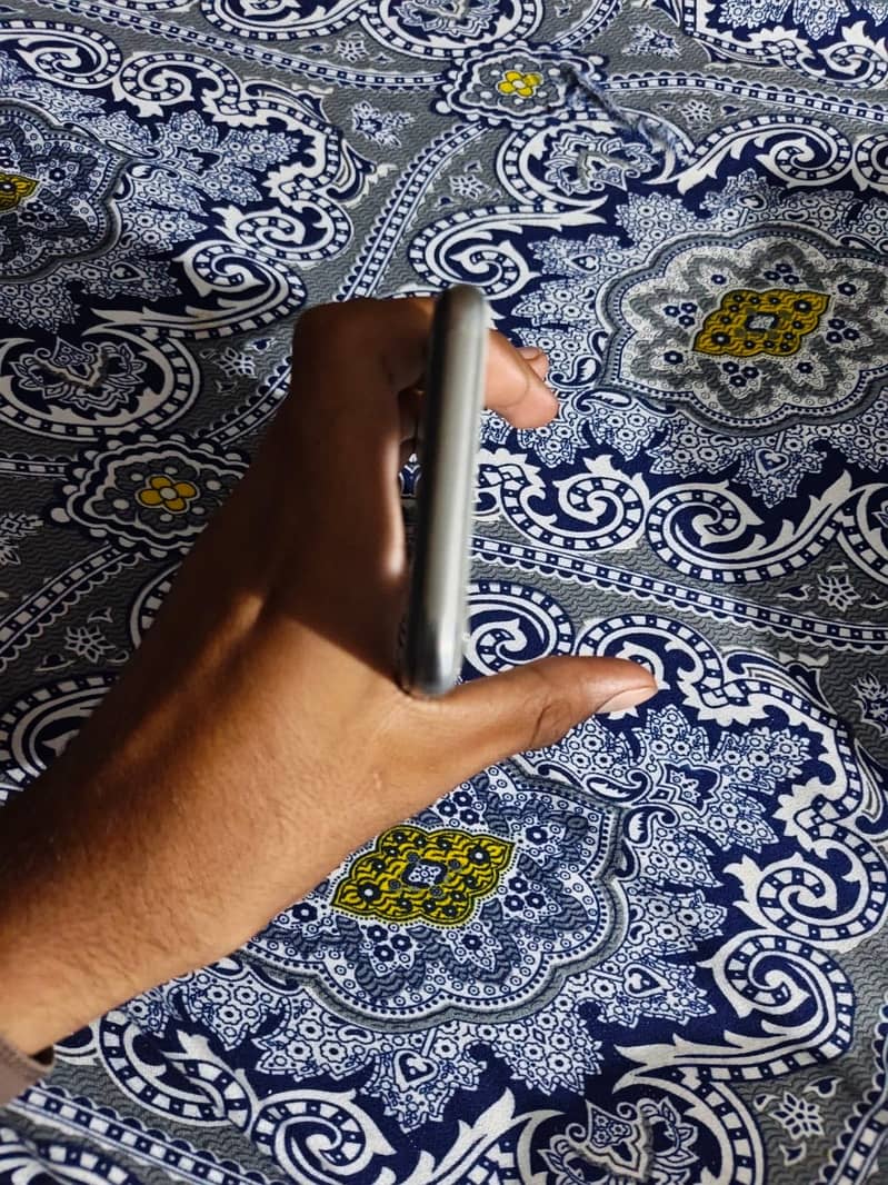 Apple iPhone X 4