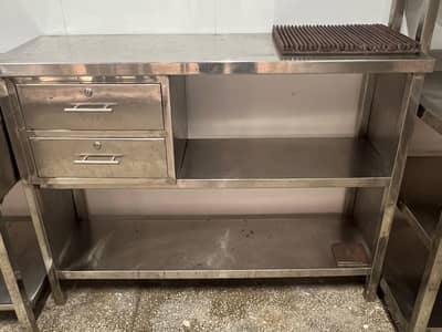 working table for restaurant