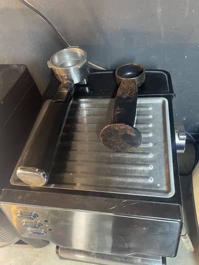 Commercial Coffee Setup – Espresso Machine + Black+Decker Grinder