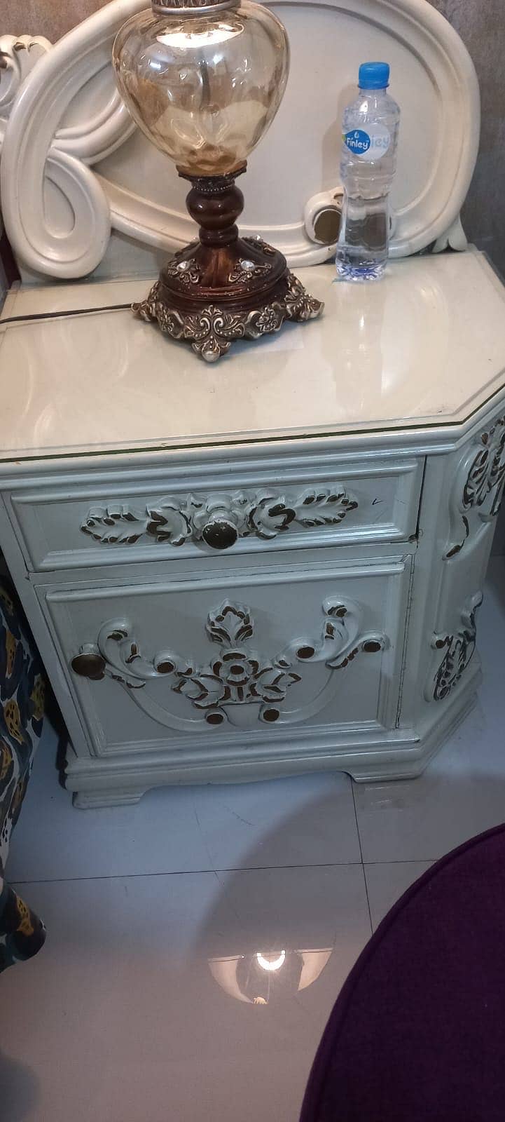 Bed with side table and dressing table 4