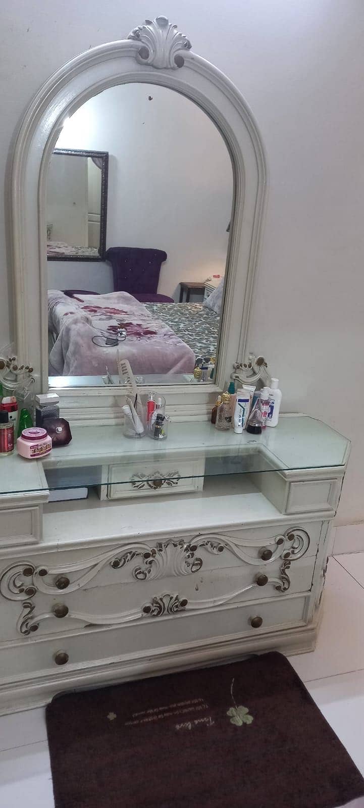 Bed with side table and dressing table 6