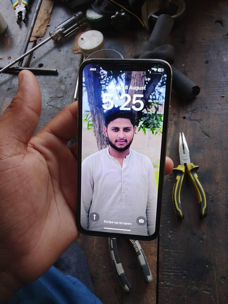 Apple iPhone X 3