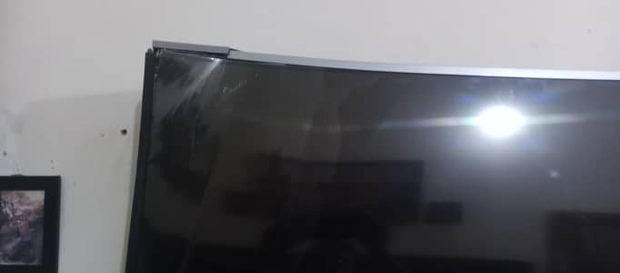 Samsung curve lcd damage hai opar wali side se