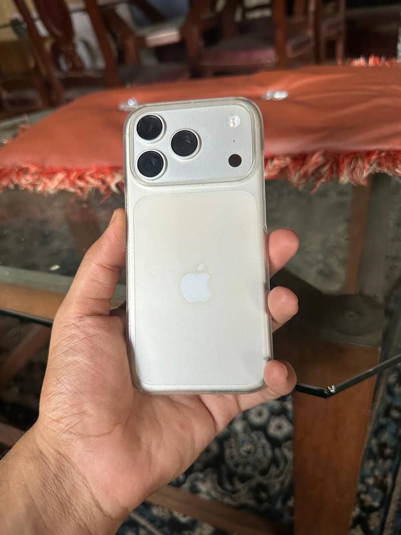 Apple iPhone 17 Pro 3