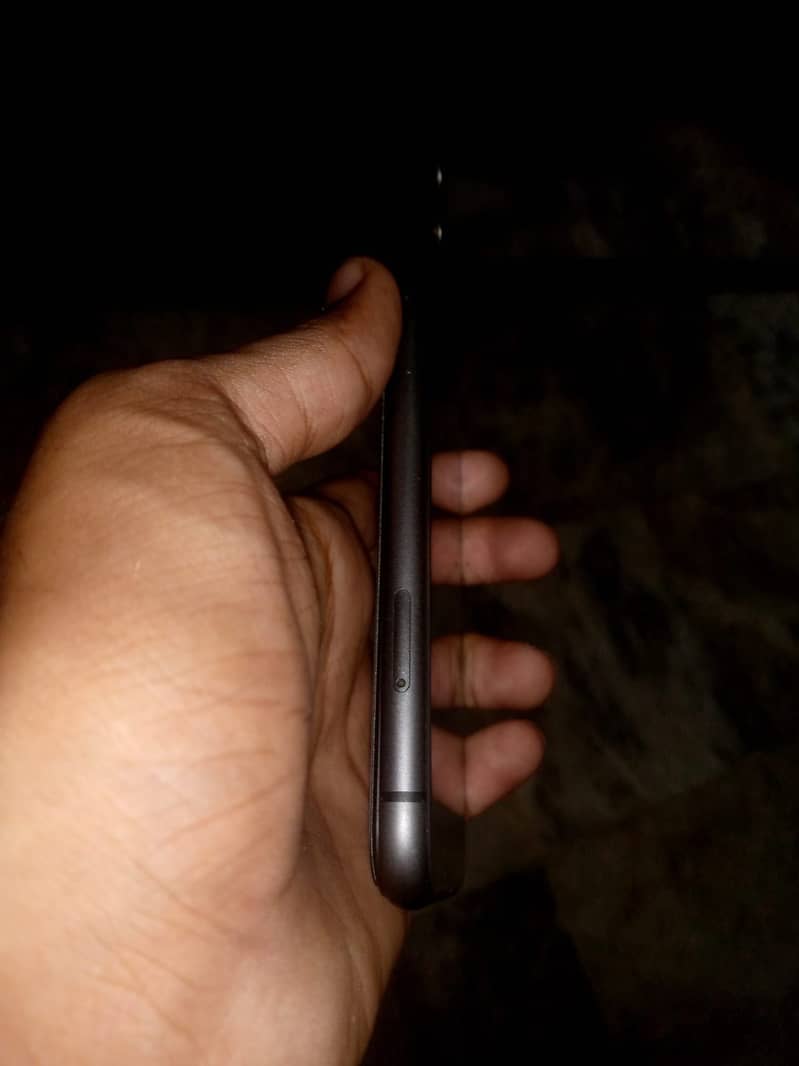 Apple iPhone 11 4
