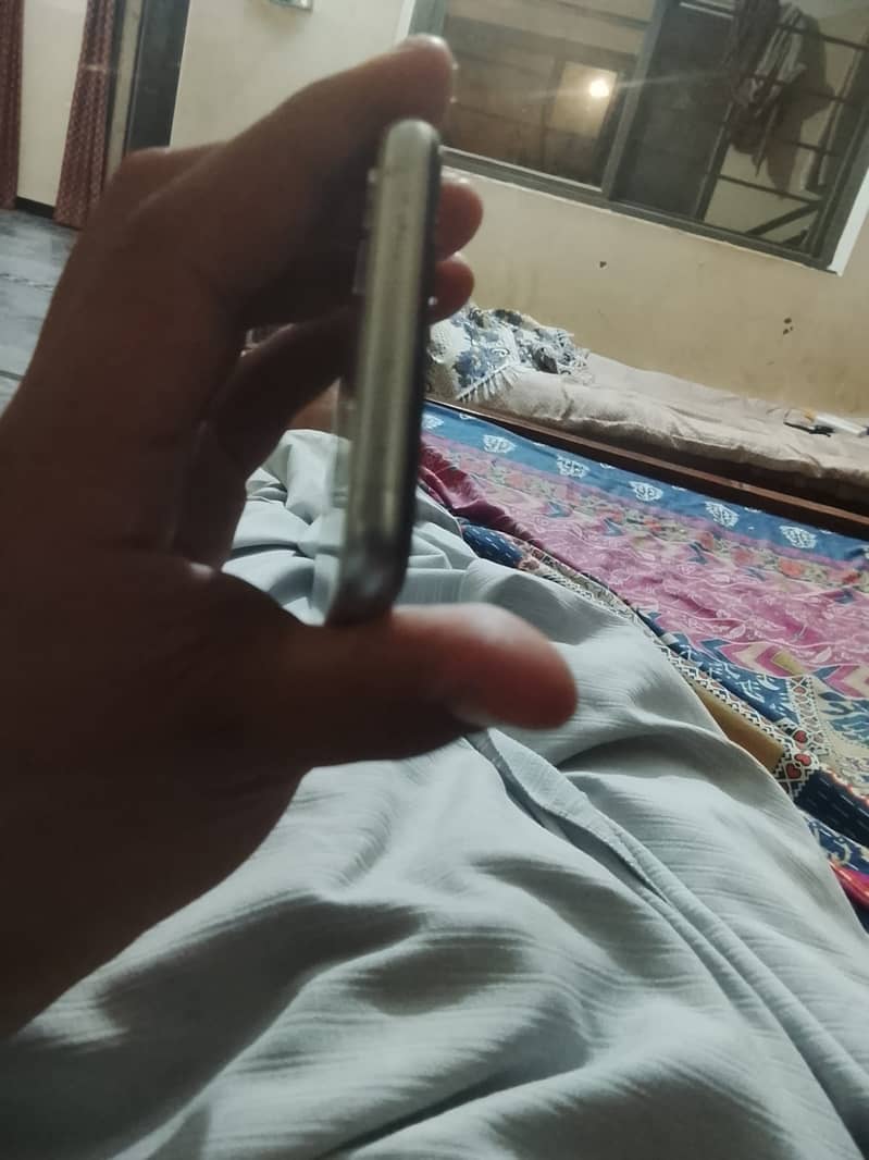Apple iPhone X 6