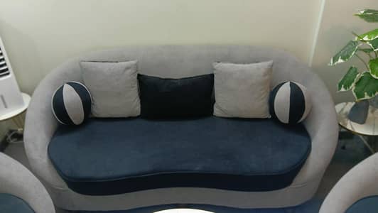 NEW SOFA SET 2 MONTHS USED