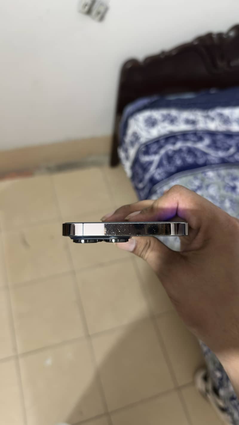 Apple iPhone 14 Pro Max 2