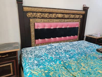 6 feet double bed (wood frame +sheet )