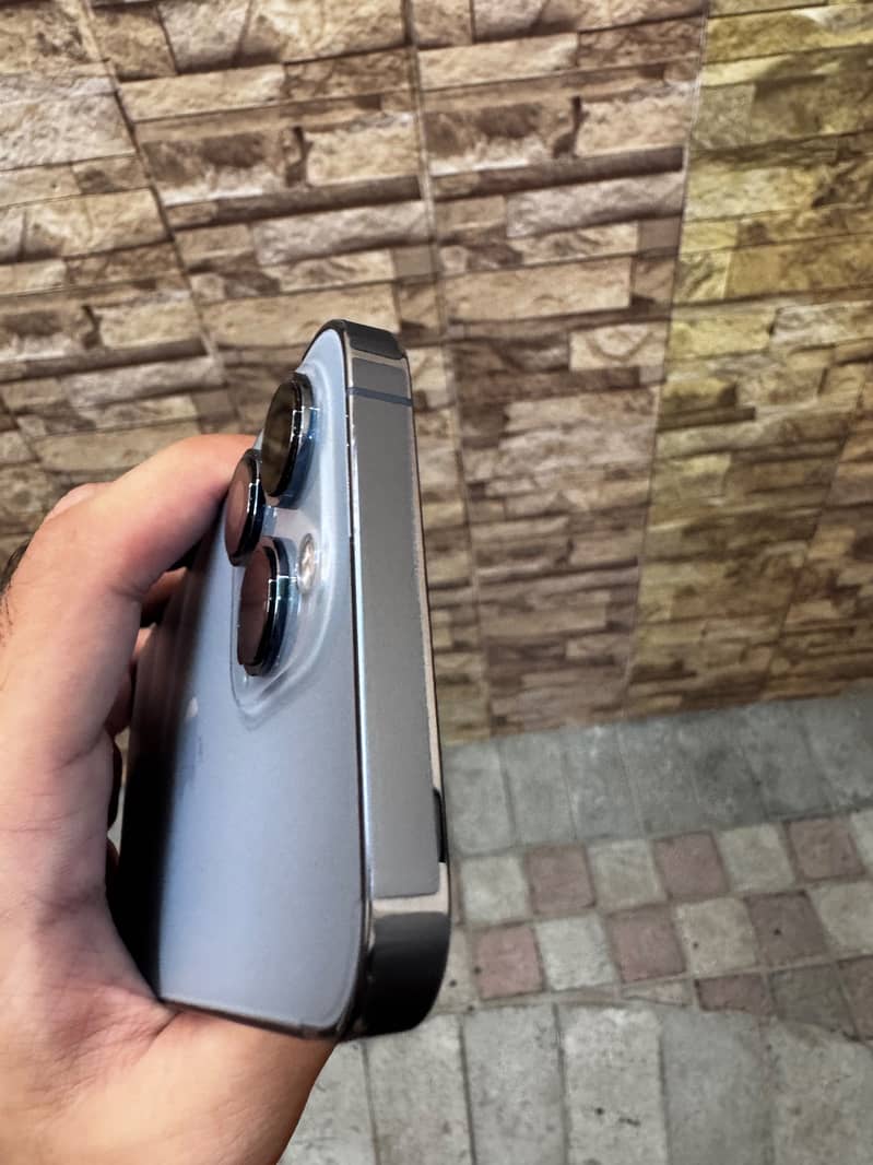 Apple iPhone 13 Pro 2
