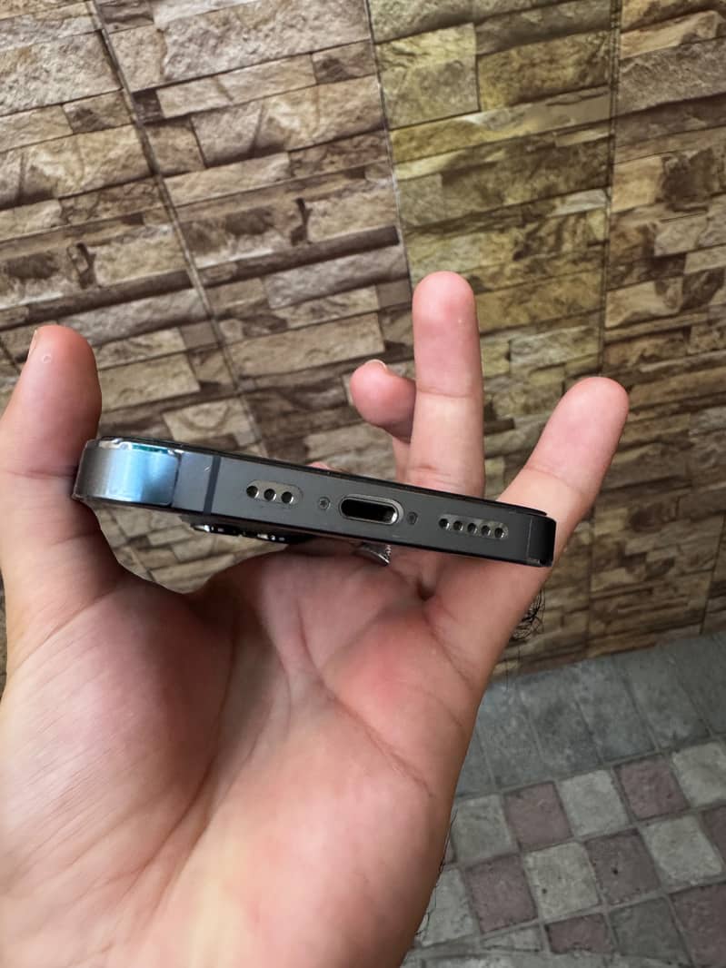 Apple iPhone 13 Pro 4