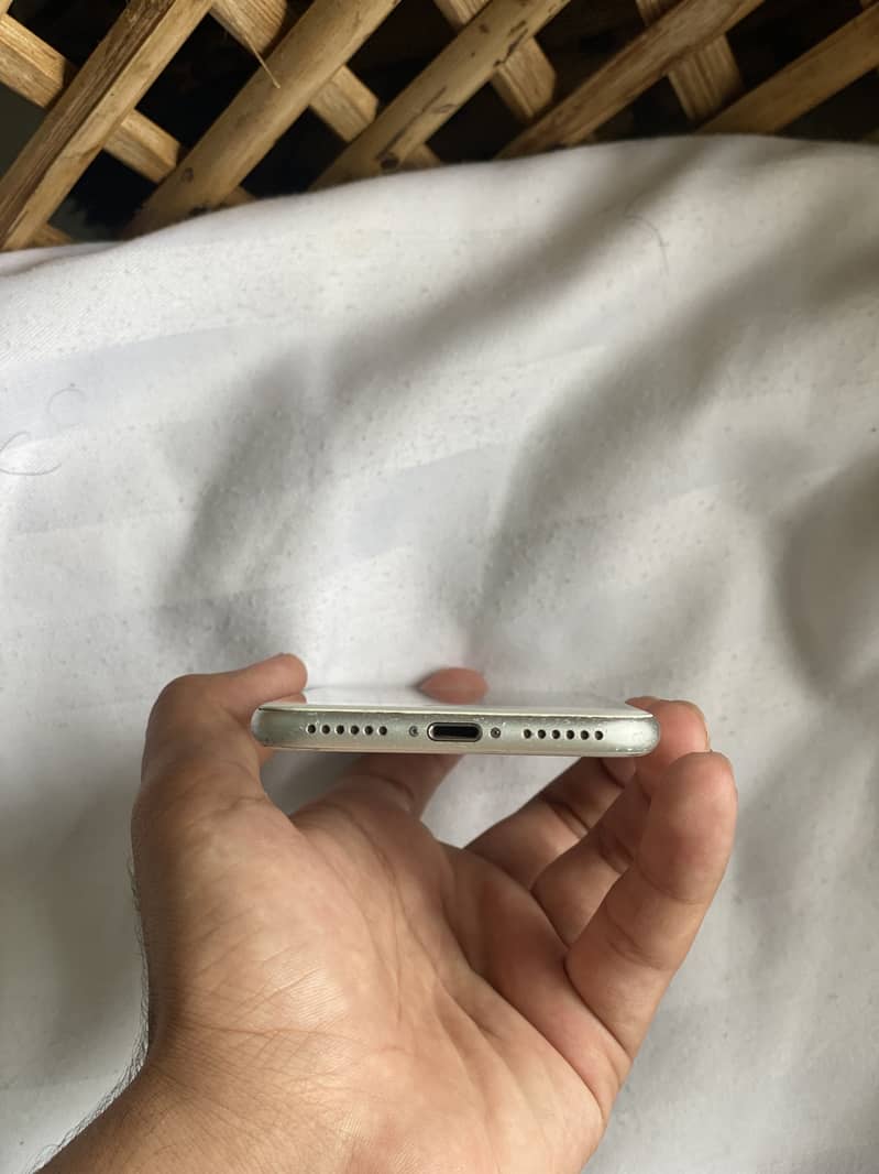 Apple iPhone 8 5