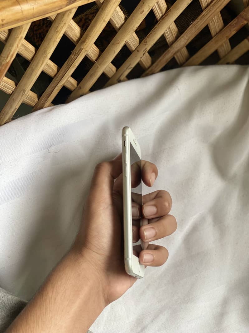 Apple iPhone 8 8