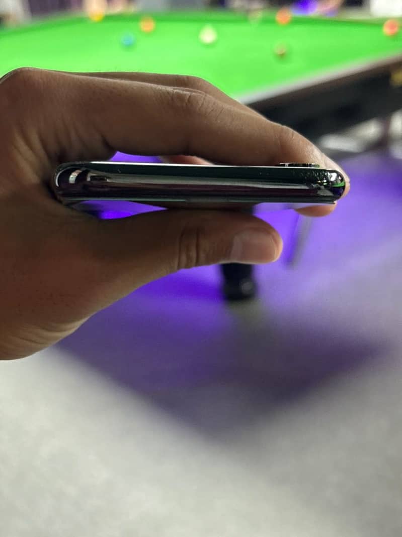 Apple iPhone X 3