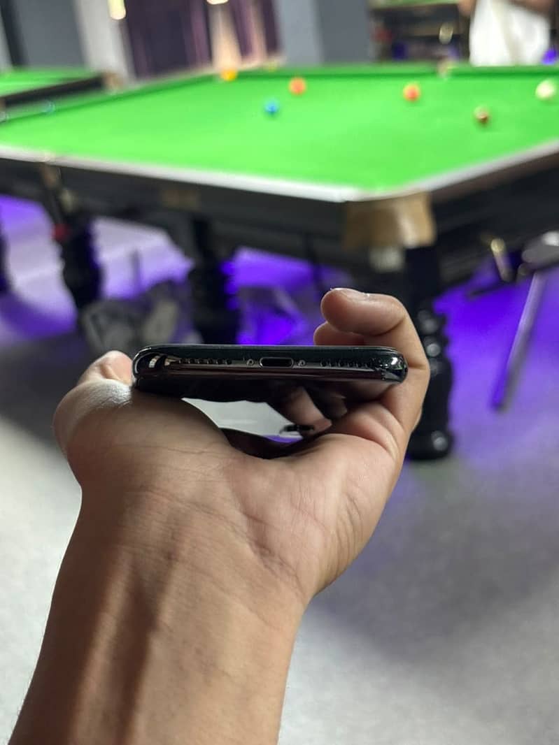Apple iPhone X 4