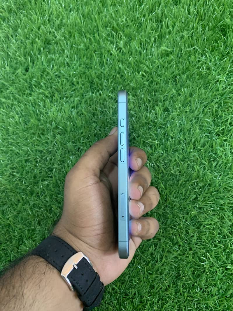 Apple iPhone 16 2