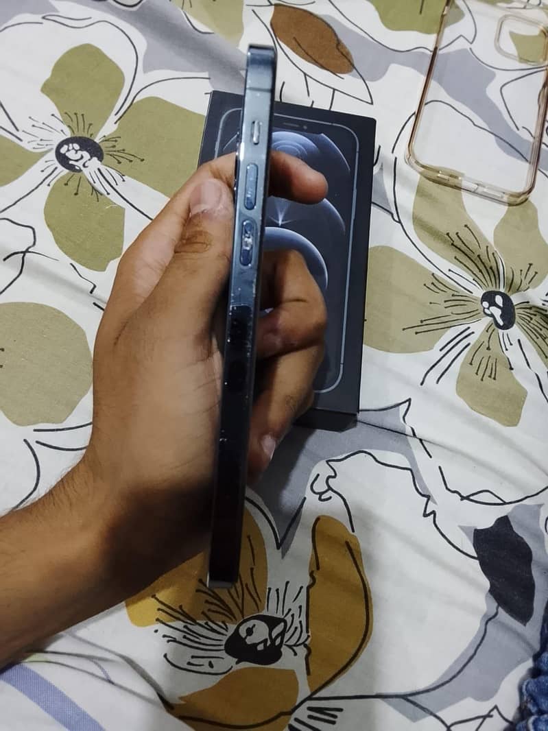 Apple iPhone 12 Pro 3