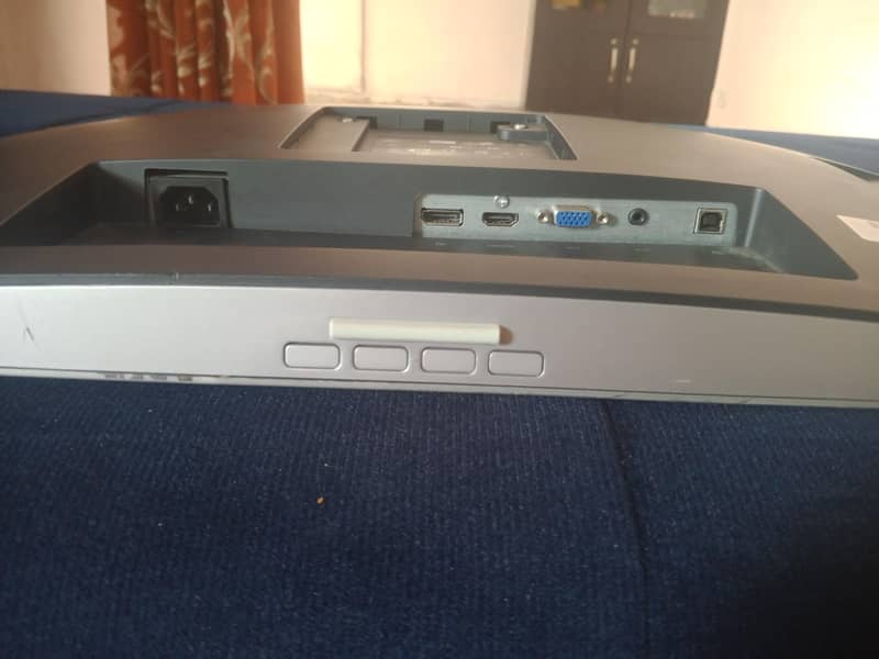 Monitor 4