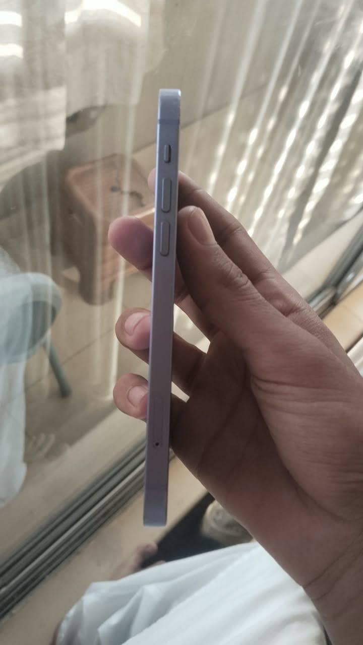Apple iPhone 12 4