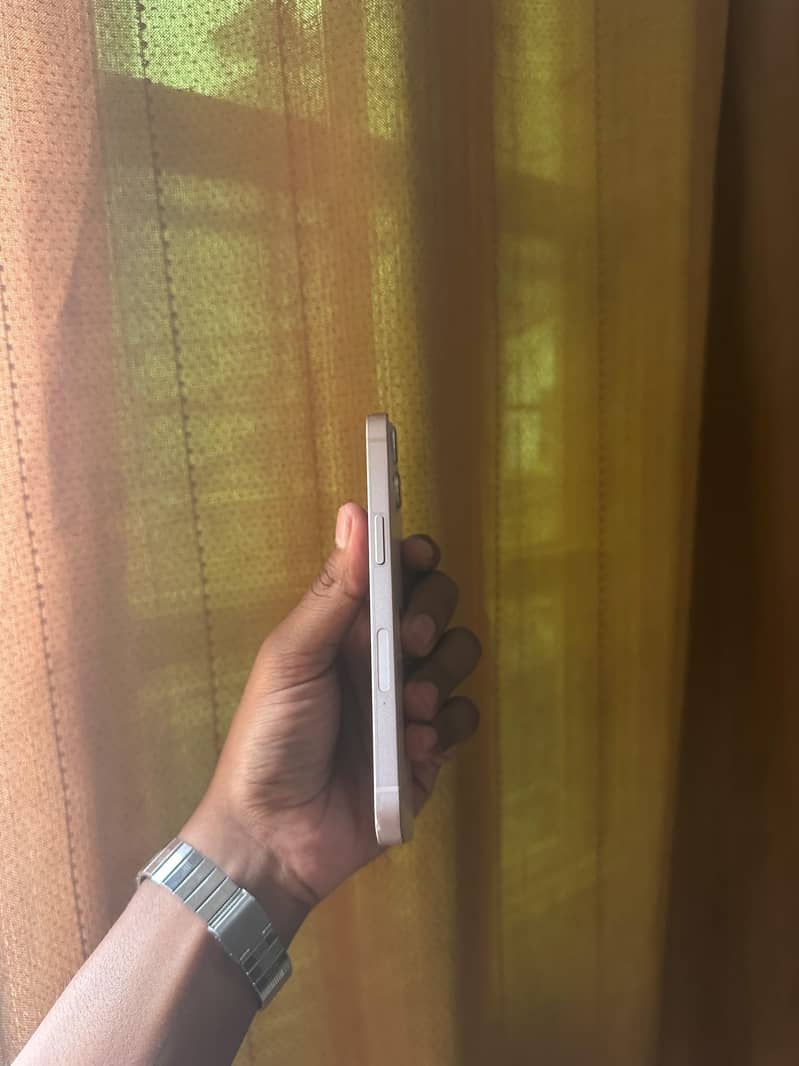 Apple iPhone 13 2