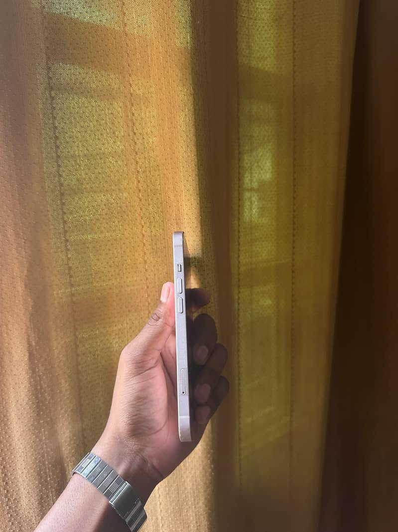 Apple iPhone 13 4