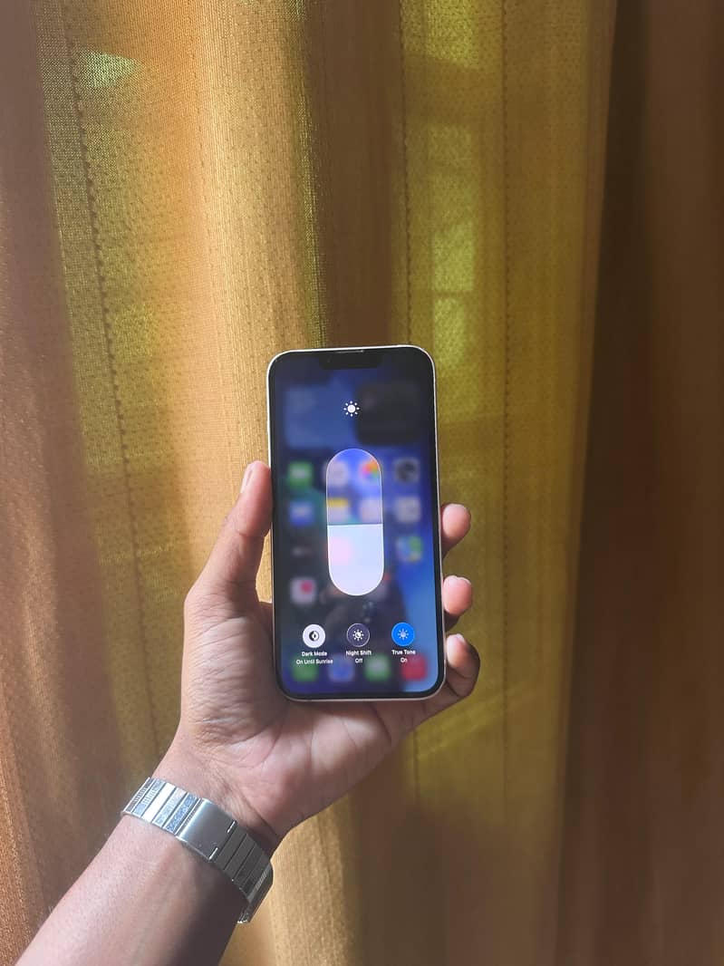 Apple iPhone 13 7