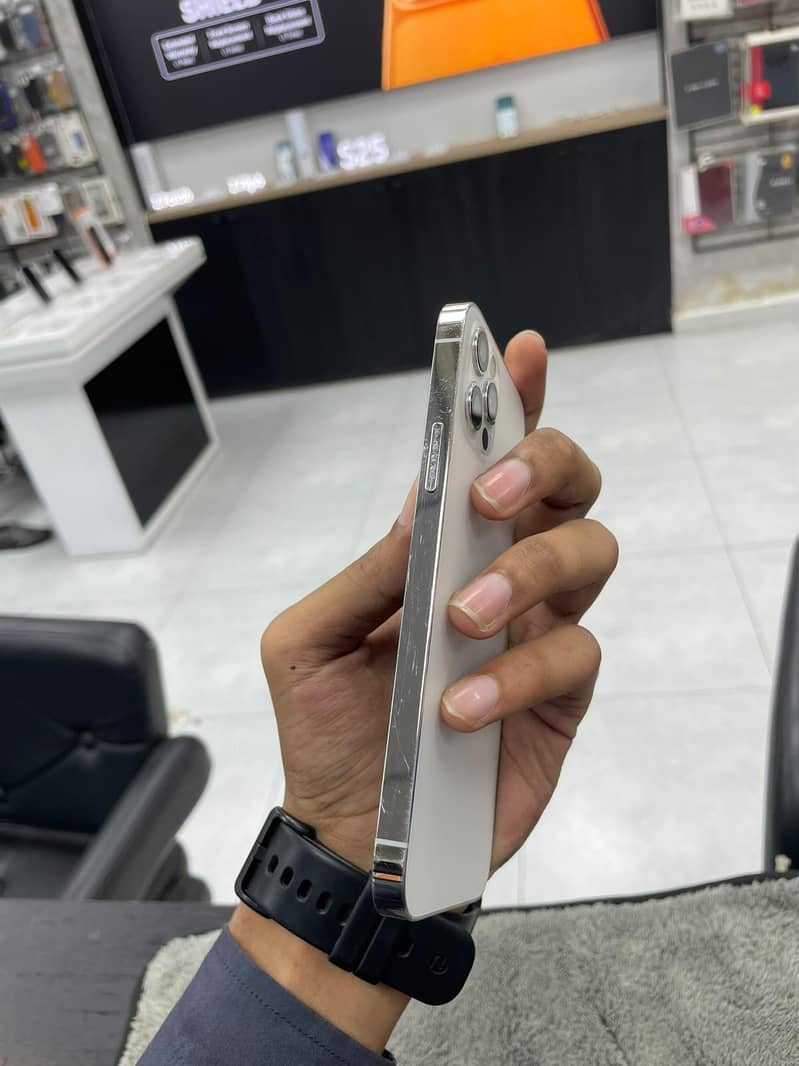 Apple iPhone 12 Pro 2