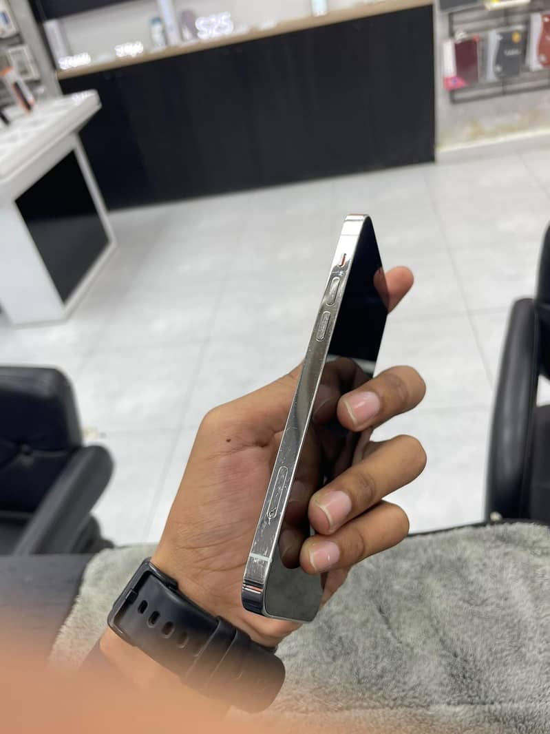 Apple iPhone 12 Pro 3