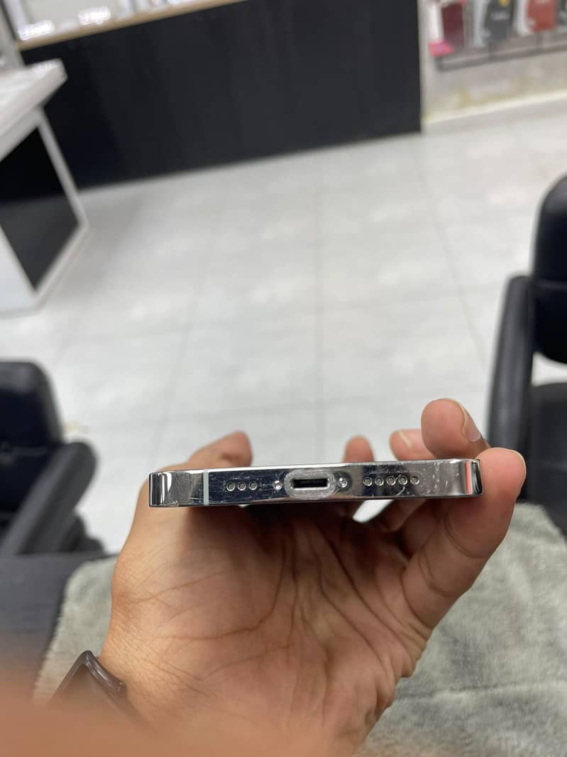 Apple iPhone 12 Pro 4