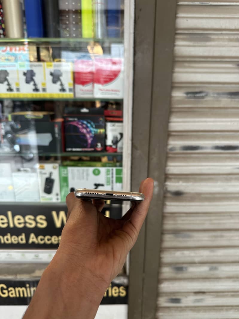 Apple iPhone 11 Pro 3