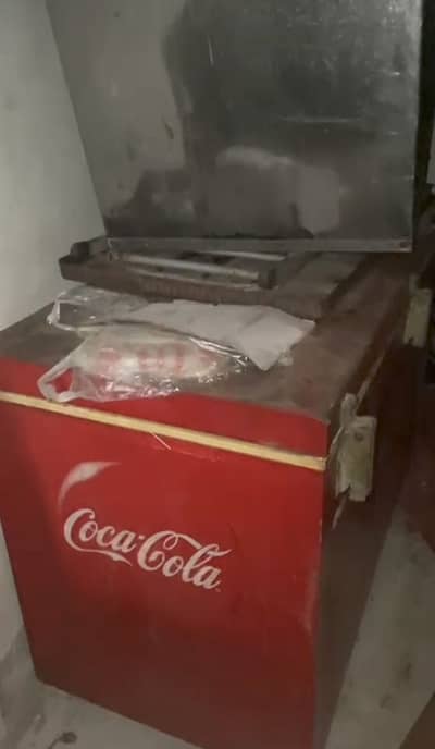 Complete fish shop equipments for sale