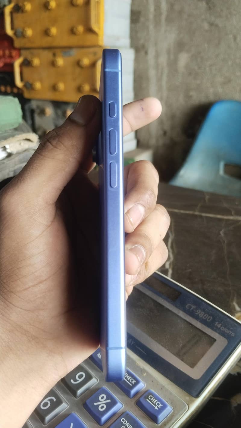 Apple iPhone 16 2