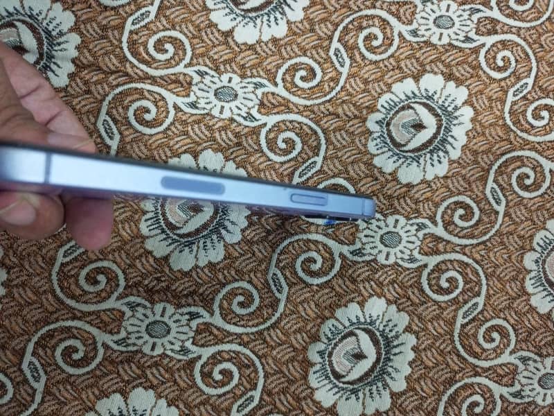 Apple iPhone 12 2