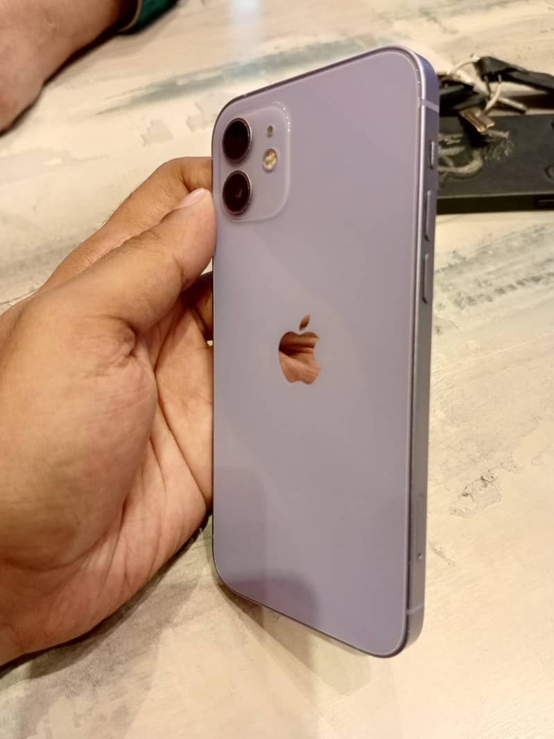 Apple iPhone 12 4
