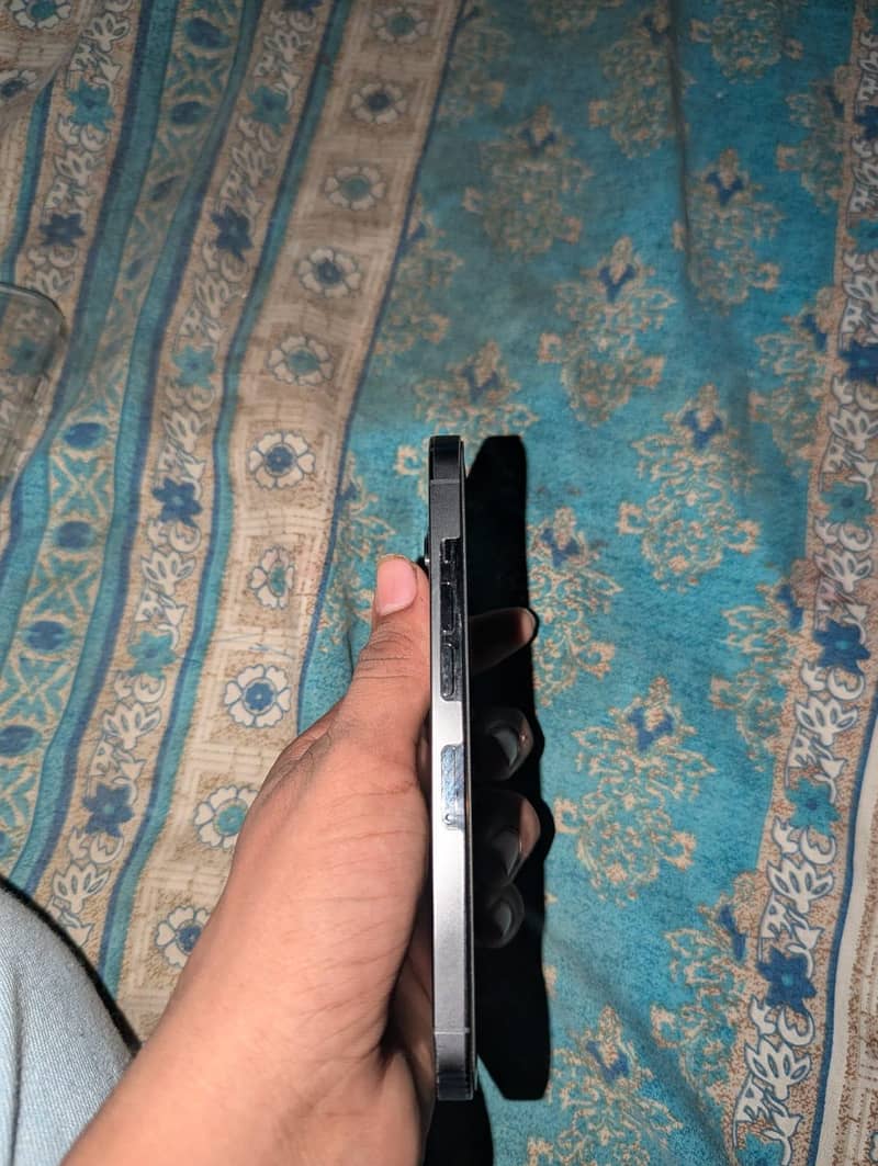 Apple iPhone 13 Pro 2