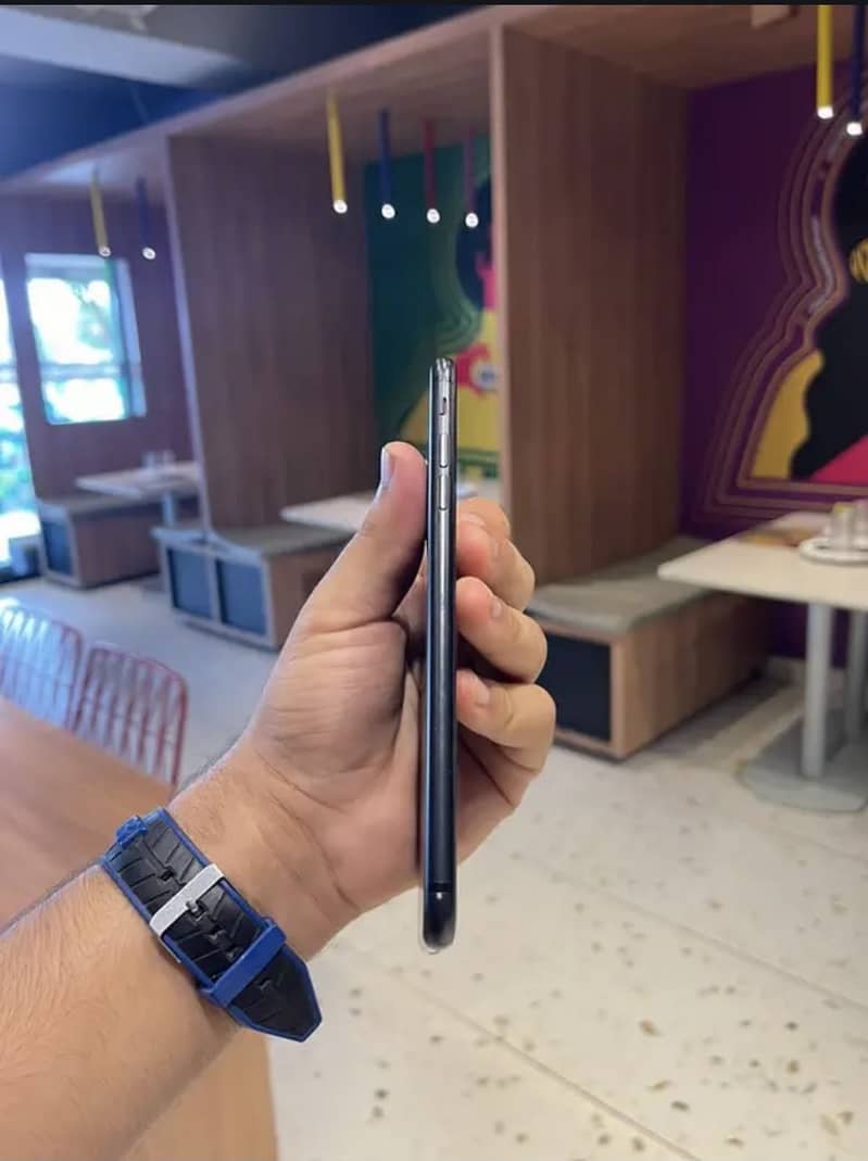 Apple iPhone 7 Plus 3