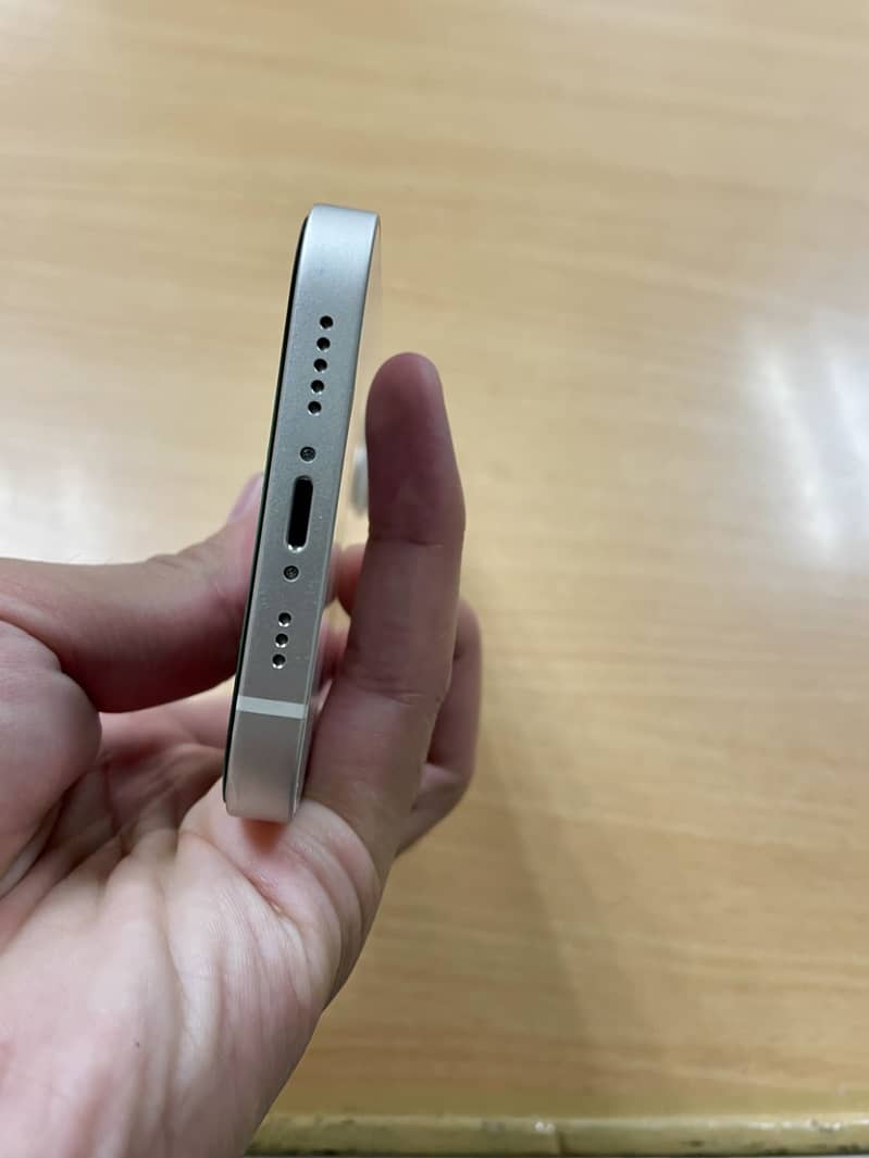 Apple iPhone 13 2