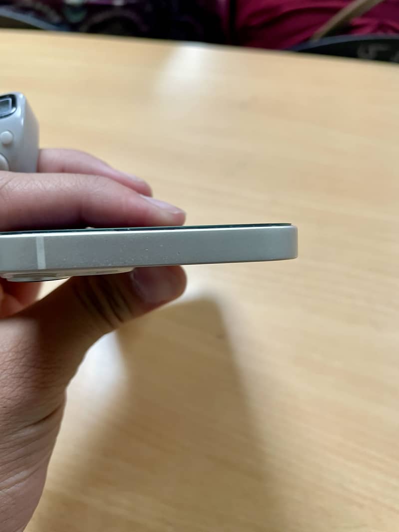 Apple iPhone 13 3