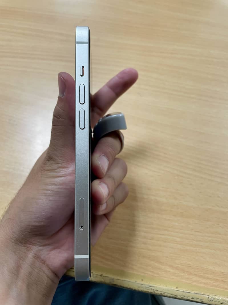 Apple iPhone 13 7