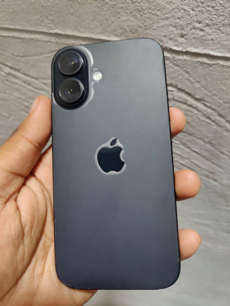 Apple iPhone 16 1